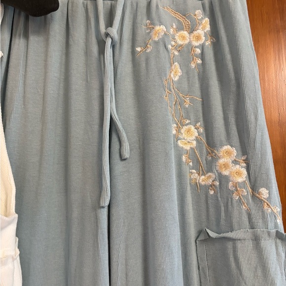 POL outfit white tank and baby blue floral pants new size medium - Picture 3 of 6